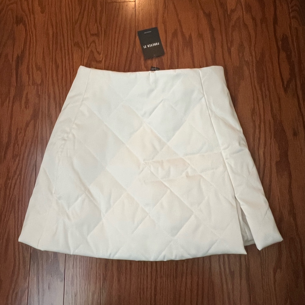 FOREVER 21 Brand New With Tag White Skirt